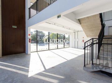 Comercial · 141m² · 14 Vagas · O empreendimento Pedra Redonda Strip Mall foi projetado para atender marcas prem