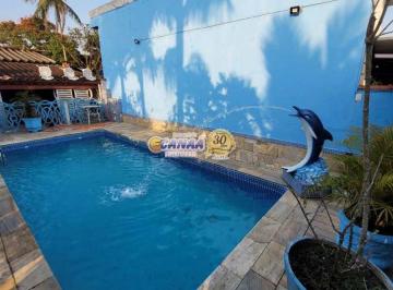 Casa de 2 quartos, Mongaguá · Casa à venda em Mongaguá com piscina e amplo espaço para toda a família.