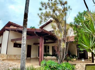 Casa de 5 quartos, Brasília · Excelente oportunidade para retrofit na QL 16 do Lago Norte – Conforto, Espaço e Lazer
