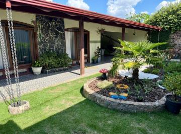 Casa de 5 quartos, Rio Negro · Casa com 5 quartos em Quitandinha