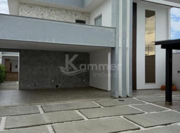 Foto 01 · Casa mobiliada com 196m2, piscina e área de festa, 3 quartos sendo 1 suite com closet e banheira.