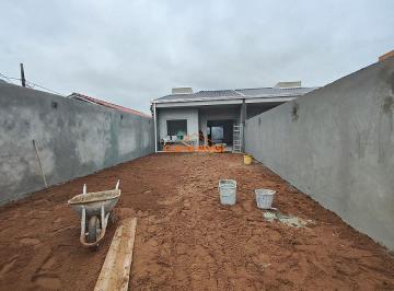 Casa · 90m² · 3 Quartos · 2 Vagas · Casa a Venda com Piscina e Suíte Matinhos