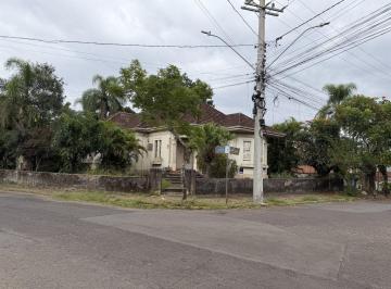 Casa · 317m² · 3 Quartos · 2 Vagas · 
                                Casa antiga
                            