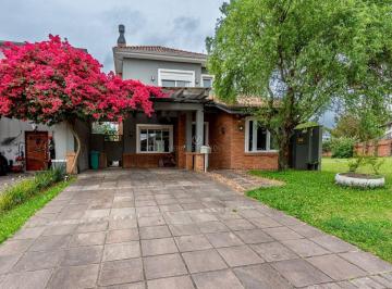 Casa · 230m² · 4 Quartos · 4 Vagas · Casa à venda - em Terraville