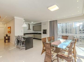 Apartamento · 141m² · 3 Quartos · 2 Vagas · Apartamento à venda no Centro em Balneário Camboriú.