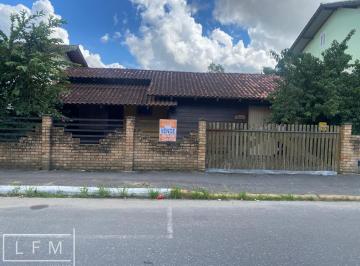 Casa · 80m² · 3 Quartos · 5 Vagas · casa com dois terreno frente avenida em Balneário Piçarras Sc