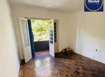Apartamento · 66m² · 2 Quartos · Apartamento de 2 quartos e sacada no bairro Mont' Serrat.