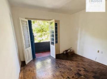 Apartamento · 66m² · 2 Quartos · Apartamento de 2 quartos e sacada no bairro Mont' Serrat.