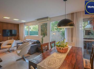 Casa · 180m² · 3 Quartos · 2 Vagas · Casa em condomínio no bairro Teresópolis