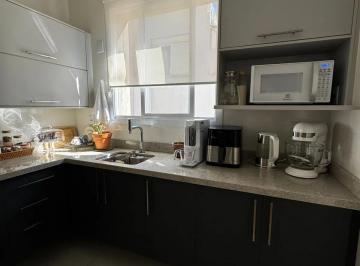 Apartamento · 82m² · 2 Quartos · Apartamento à venda com 68m², 2 dormitorios no Petropolis