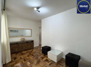 Living · Apartamento de 2 dormitórios, super amplo e bem iluminado no Centro Histórico