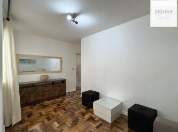 Living · Apartamento de 2 dormitórios, super amplo e bem iluminado no Centro Histórico