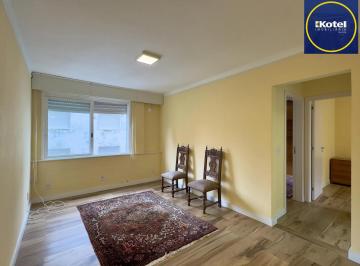 Living · Apartamento 2 dormitórios, reformado e ensolarado no Centro Histórico
