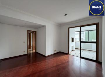 Living · Apartamento 3 dormitórios com sacada, suíte e vaga de garagem no Menino Deus
