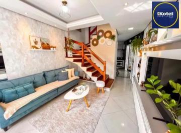 Casa · 115m² · 3 Quartos · 2 Vagas · Casa Reformada em Condomínio com Suíte e Espaço Versátil Avenida Ecoville