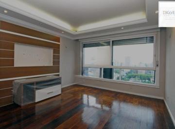 Apartamento · 121m² · 3 Quartos · 1 Vaga · Apartamento de Alto Padrão no Moinhos de Vento: 121m² de Conforto e Luxo!