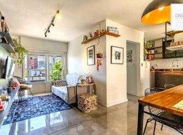 Apartamento · 65m² · 2 Quartos · Apartamento na Cidade Baixa de 1 dormitório e dependência REFORMADO