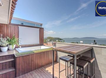 Casa · 230m² · 3 Quartos · 2 Vagas · Casa com 3 suítes, Jacuzzi e vista panorâmica para o Guaíba