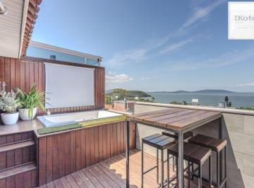 Casa · 230m² · 3 Quartos · 2 Vagas · Casa com 3 suítes, Jacuzzi e vista panorâmica para o Guaíba