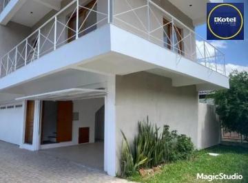 Casa · 194m² · 3 Quartos · 2 Vagas · Casa de 3 Pavimentos com Sacadas, Lareira e Espaço Gourmet