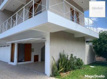 Casa · 194m² · 3 Quartos · 2 Vagas · Casa de 3 Pavimentos com Sacadas, Lareira e Espaço Gourmet