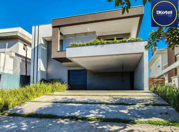 Casa · 346m² · 5 Quartos · 2 Vagas · Casa com 345m², piscina e vista para o Guaiba