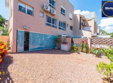 Casa · 231m² · 2 Quartos · 2 Vagas · Casa de Esquina exclusiva em condominio fechado!!!