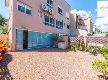 Casa · 231m² · 3 Quartos · 2 Vagas · Casa de Esquina exclusiva em condominio fechado!!!
