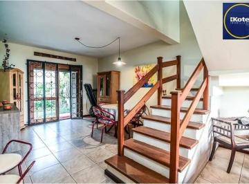 Casa · 166m² · 2 Quartos · 2 Vagas · Casa em condomínio fechado de 2 quartos, suíte, 2 vagas no bairro Guarujá