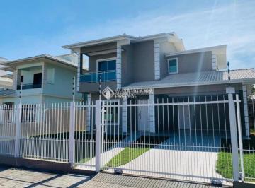 Casa · 100m² · 4 Quartos · 3 Vagas · Disponível para locação anual, esta encantadora casa está localizada em uma área nobre de Ingleses
