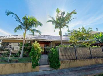Casa de 3 quartos, Florianópolis · Casa térrea ampla com suíte e sala comercial no Estreito