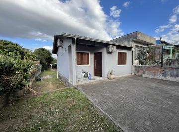 Casa · 46m² · 2 Quartos · 2 Vagas · Casa com pátio grande semi-mobiliada no Bairro Camaquã.