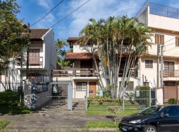 Casa · 203m² · 3 Quartos · 2 Vagas · Excelente casa de 3 dormitórios, 1 suíte, pátio, piscina e vaga para 2 carros cobertas.