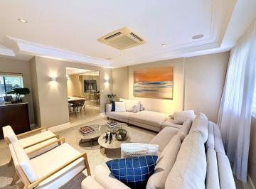 Apartamento · 216m² · 4 Quartos · 4 Vagas · Apartamento reformado com 3 suítes na quadra da praia do Jardim Oceânico