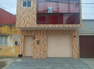 Casa · 105m² · 2 Quartos · 1 Vaga · Excelente sobrado localizado a apenas meia quadra da Av. Duque de Caxias — praticidade e fácil acess