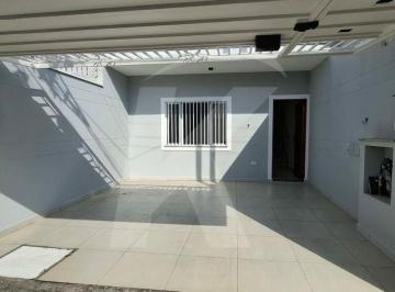 Casa · 74m² · 3 Quartos · 2 Vagas · Vendo casa reformada com 3 quartos, suíte, terraço e 2 vagas de garagem no bairro Santa Teresinha