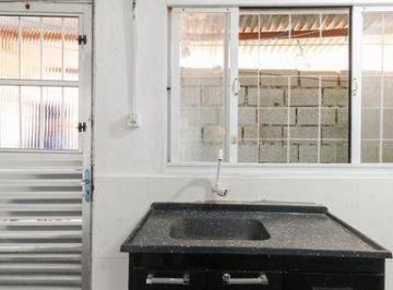 Casa · 2 Quartos · CASA PADRÃO