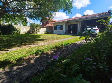 Casa · 160m² · 4 Quartos · 3 Vagas · 411C- Casa á venda com 2 suítes privativas, terreno elevado e em ótima localização