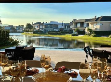 Casa · 457m² · 6 Quartos · Sobrado beira lago no Enseada Lagos Xangri-Lá