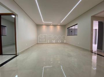 Casa · 150m² · 3 Quartos · 2 Vagas · Casa com 3 quartos sendo 1 suíte na Quadra 305 do Recanto das Emas