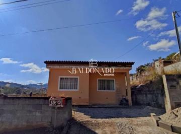 Casa · 80m² · 1 Quarto · 2 Vagas · Casa à venda, Roseira, EXTREMA MG em lote inteiro com quintal e vaga de garagem