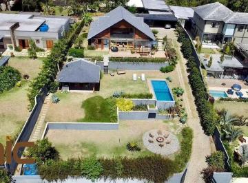 1edd7f6be8ba1557ff7ef322d31da8b2c3528150 · Casa moderna dentro de condomínio de alto padrão em Teresópolis