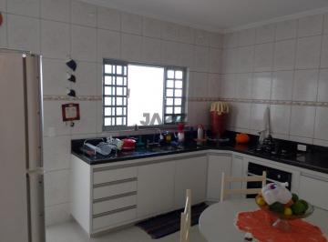 Casa · 126m² · 2 Quartos · 2 Vagas · Casa com 2 Dormitórios e Quintal no Bosque dos Ipês