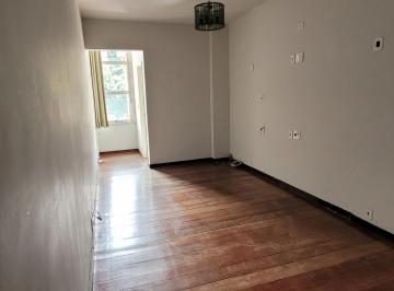 Sala · Apartamento Amplo - 2 Quartos - Centro Petrópolis - Portaria 24h