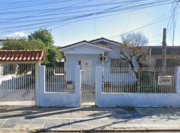 Casa · 83m² · 2 Quartos · 3 Vagas · Casa no Sarandi de 2 dormitórios e pátio