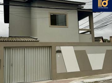 Casa · 130m² · 4 Quartos · 2 Vagas · Casa Duplex em Lauro de Freitas | Nascente | 4/4, Sendo 3 Suítes | Com Varanda | 130m² de área const