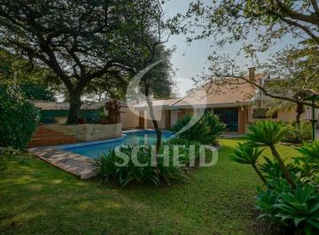 Casa · 300m² · 4 Quartos · 6 Vagas · Casa a venda no bolsão de Interlagos toda reformada