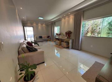 77c2369e8780aedf3c3e7654208b016a24408acb · Casa à venda no bairro Brasil em Uberlândia