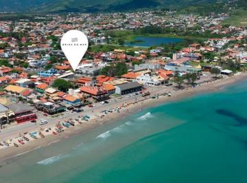 Apartamento · 134m² · 3 Quartos · 2 Vagas · Amplo apartamento com 3 dorms (suíte) a 50 metros da praia central de Garopaba!