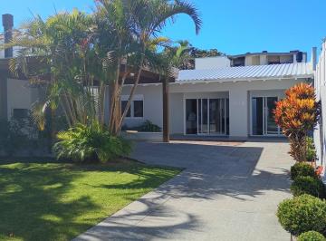 Casa de 3 quartos, Xangri-Lá · Casa Natura - Xangrilá - 3 quartos (1 suíte), 2 banheiros, 4 vagas